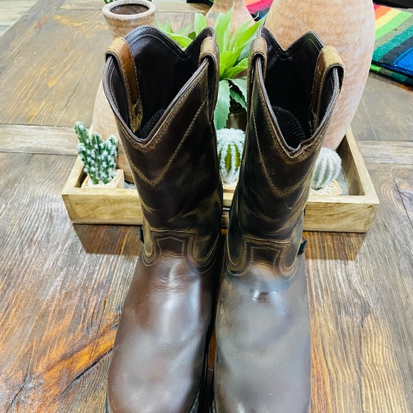 SE4960 - Justin Drywall 10"
Waterproof Work Boot Size 10D - Picture 2 of 14